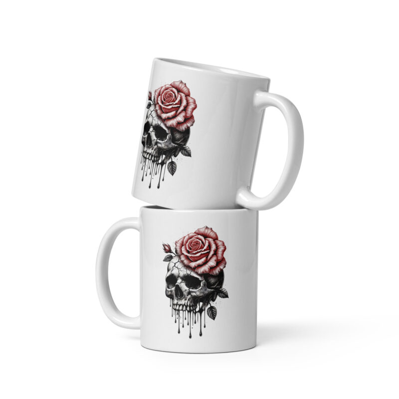 Schädel mit blutroter Rose Tasse